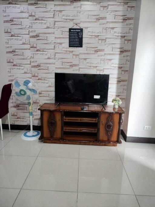 Cubao Manhattan Heights, Unit 8Bc Tower B, 1 Br Manila Esterno foto