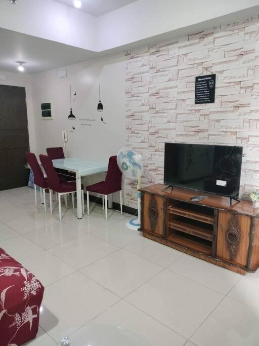 Cubao Manhattan Heights, Unit 8Bc Tower B, 1 Br Manila Esterno foto