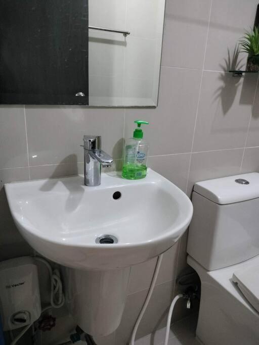 Cubao Manhattan Heights, Unit 8Bc Tower B, 1 Br Manila Esterno foto