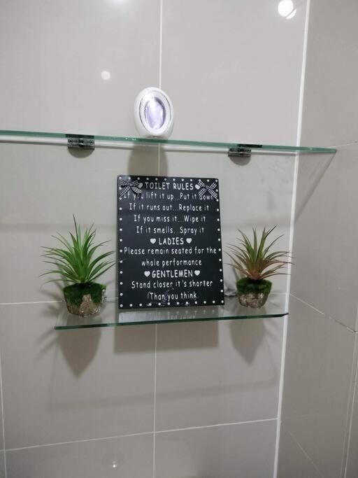 Cubao Manhattan Heights, Unit 8Bc Tower B, 1 Br Manila Esterno foto