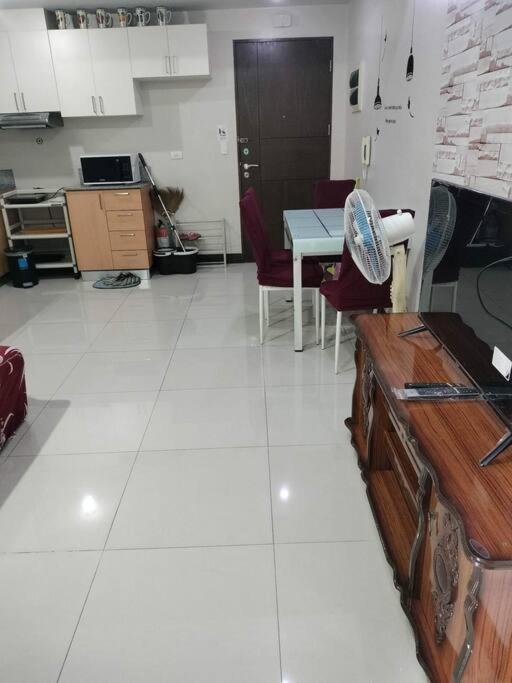 Cubao Manhattan Heights, Unit 8Bc Tower B, 1 Br Manila Esterno foto