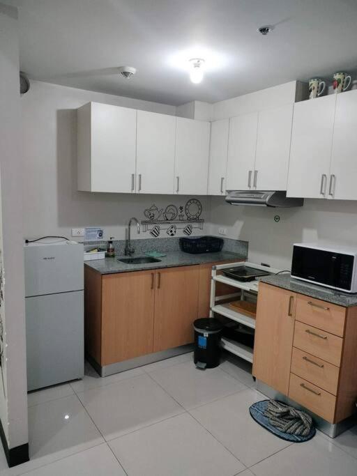 Cubao Manhattan Heights, Unit 8Bc Tower B, 1 Br Manila Esterno foto